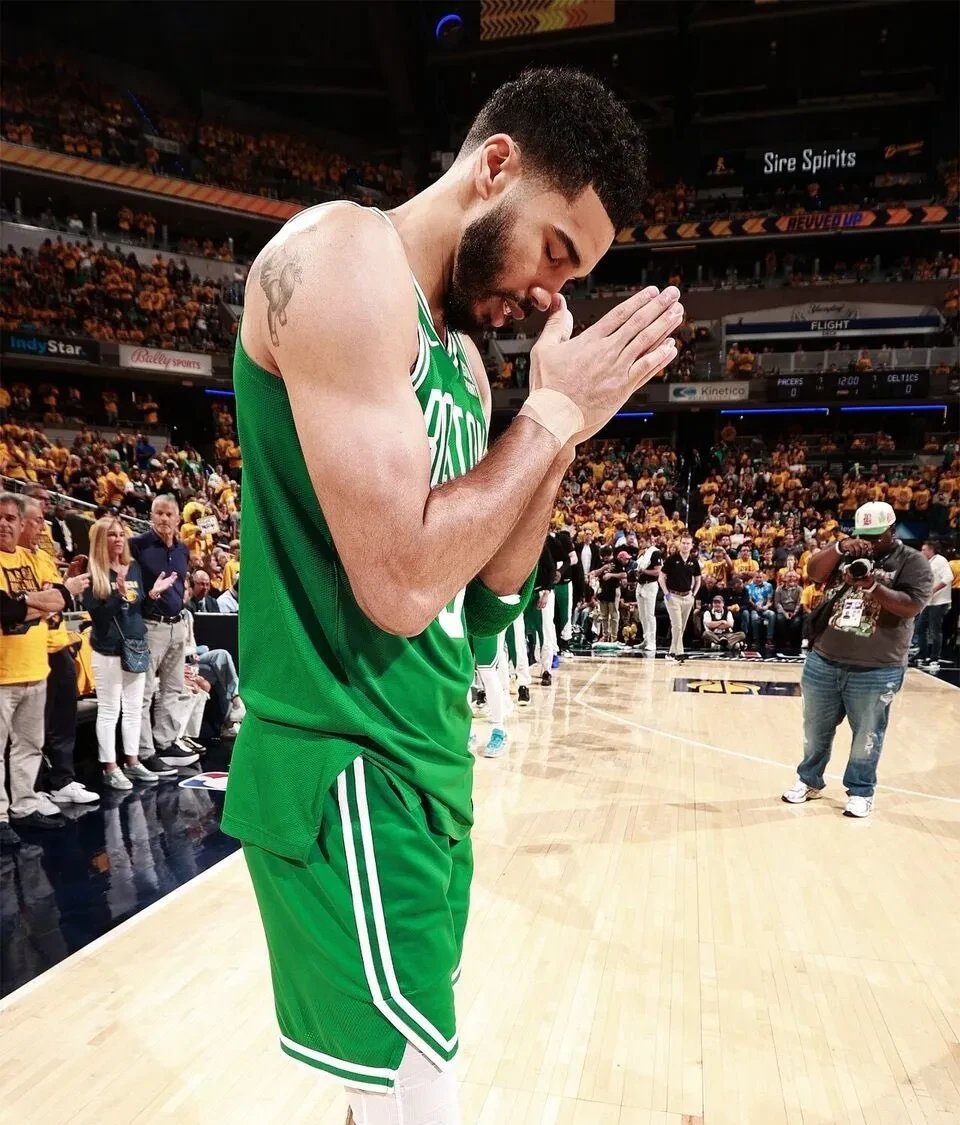 刷新纪录引爆全场!,塔图姆意外战胜SKT赢得满堂喝彩(塔图姆精彩视频)