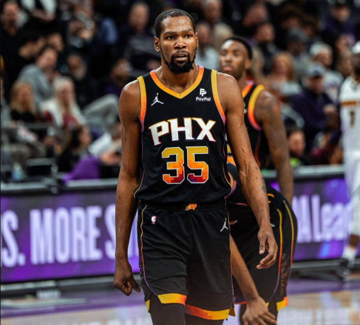 杜兰特连续七场比赛得分超过战术调整,热火挑战极限!的简单介绍